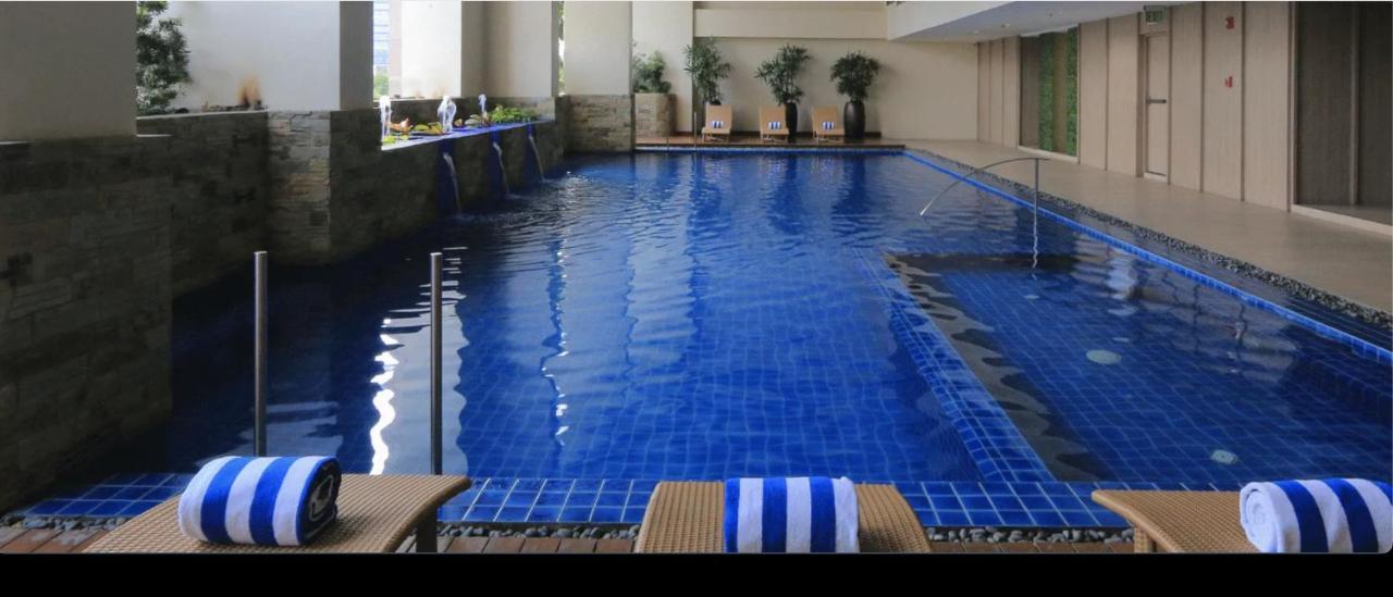 One Bedroom Apartment With Netflix At Greenbelt Makati Manila Exterior foto